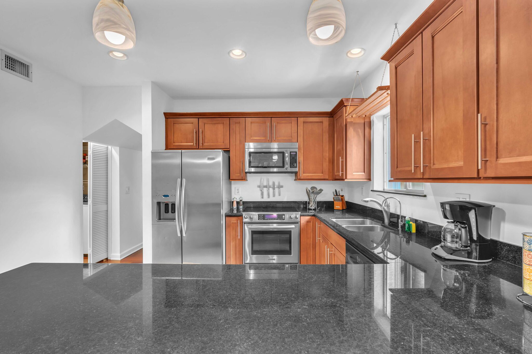 冰箱、微波炉、烤箱、炉灶