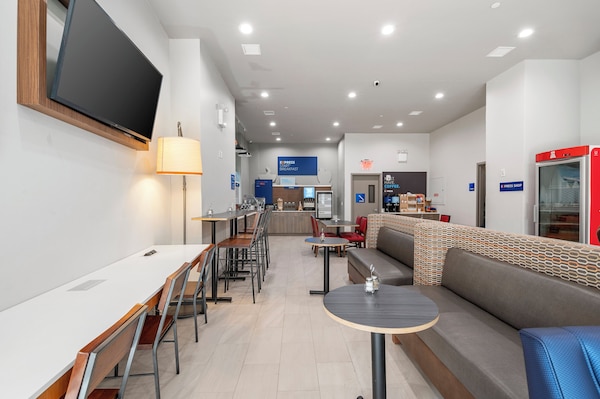 Holiday Inn Express & Suites Bronx - Barnabas Area By Ihg - New York