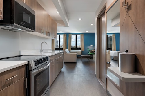 Holiday Inn Express & Suites Bronx - Zoo Area by IHG