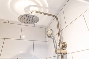 Studio | Bathroom | Shower, hair dryer, towels - Stylish 1-bed Studio - Heart of Nottingham (Nottingham)