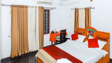 7 bedrooms, iron/ironing board, WiFi, bed sheets