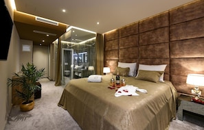 6 bedrooms, travel crib, free WiFi, bed sheets