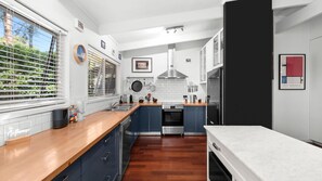 Frigorífic, microones, forn i placa de cuina