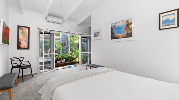 4 عدّة غرف نوم وواي فاي مجانًا وملاءات أسرّة