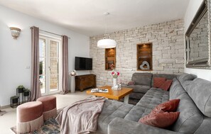 TV, lareira, aparelho de som