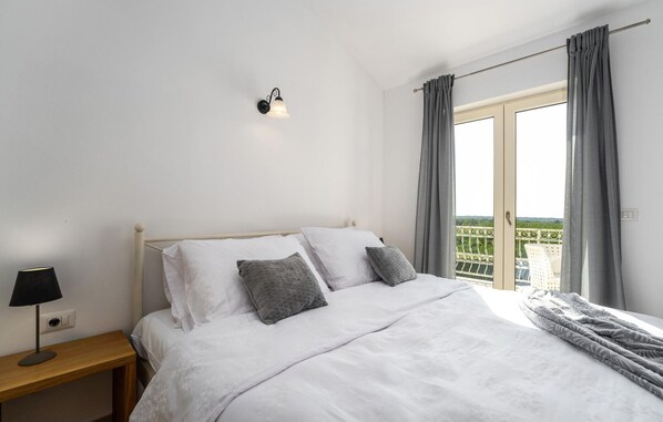 6 chambres, fer et planche à repasser, lit parapluie, Wi-Fi gratuit
