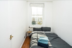 Apartamento, várias camas | 2 quartos, Wi-Fi de cortesia, roupa de cama