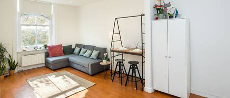 Apartment, Multiple Beds | Living area
