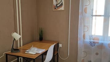 Classic Double Room | Desk, laptop workspace, free WiFi, bed sheets