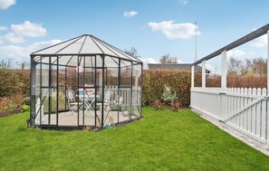 Outdoor dining - 2 bedroom awesome home in Gørlev (Gørlev)