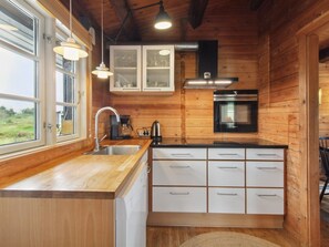 Kjøleskap, mikrobølgeovn, ovn og oppvaskmaskin