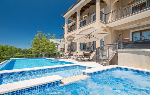 Amazing home in Novaki Motovunski