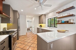 Fridge, microwave, oven, stovetop - Spend Winter with Us in Palm Springs! Modern Home with Heated Pool and Hot Tub (Palm Springs)