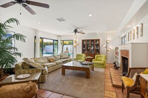 TV, fireplace, stereo - Modern Home with Heated Pool and Hot Tub (Palm Springs)