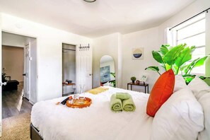 4 Schlafzimmer, Schreibtisch, Bügeleisen/Bügelbrett, Reisekinderbett