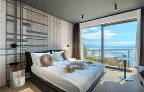 5 dormitorios, tabla de planchar con plancha, cuna de viaje