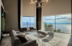 TV, fireplace, stereo