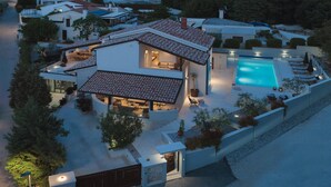 A modern two-story house with a swimming pool, a covered patio, and a garage. - Stunning home in Pula (Pula)
