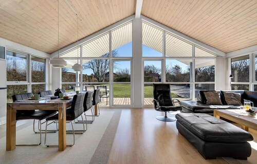 Stunning home in Esbjerg V with kitchen