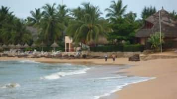 In Strandnähe, Liegestühle, Strandtücher