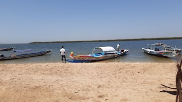 Beach nearby, sun loungers, beach towels