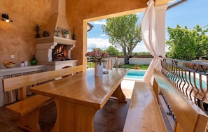 Outdoor dining - Amazing home in Porec (Porec)