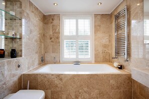 Shower, hair dryer, towels - Sunshine Joy, by Veeve (London)