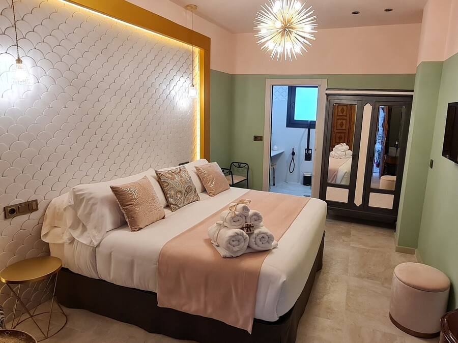 Design Room | Egyptian cotton sheets, premium bedding, down comforters, in-room safe