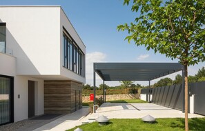 Property grounds - Lovely home in Bale with private swimming pool, can be inside or outside (Bale)