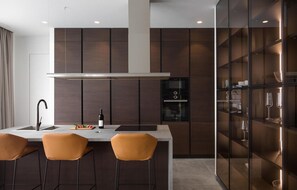 Fridge, oven, dishwasher, coffee/tea maker - Lovely home in Bale with private swimming pool, can be inside or outside (Bale)