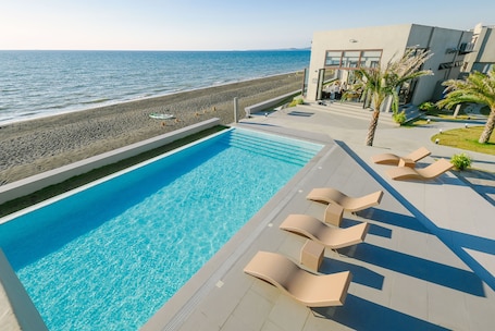 Hồ bơi ngoài trời