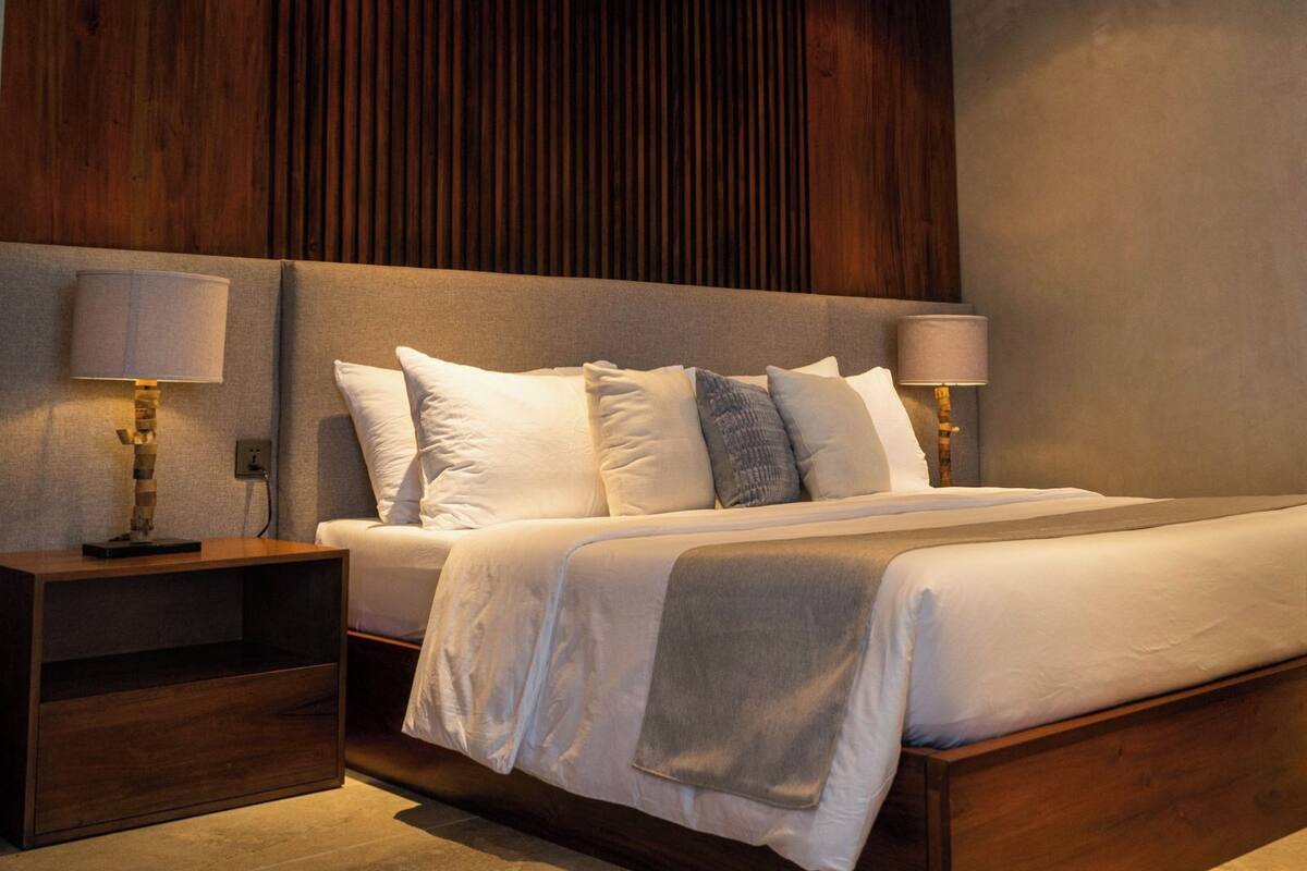 Suite, uitzicht op zee | 1 slaapkamer, een minibar, een kluis op de kamer