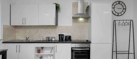 Fridge, oven, stovetop, electric kettle