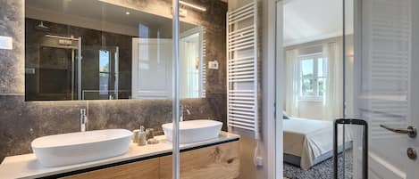 Douche, séchoir à cheveux