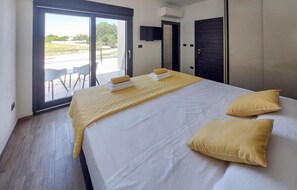 4 bedrooms, iron/ironing board, travel crib, free WiFi