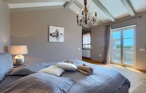 4 bedrooms, iron/ironing board, travel crib, free WiFi