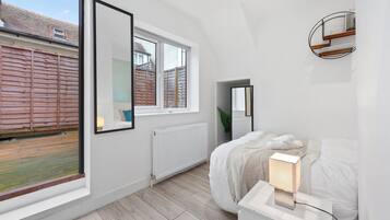 3 bedrooms, desk, iron/ironing board, travel cot