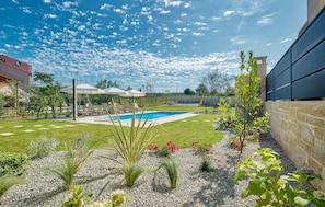 Property grounds - Beautiful home in Porec (Porec)