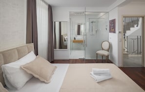 5 bedrooms, iron/ironing board, travel cot, free WiFi - Nice home in Porec with sauna (Porec)