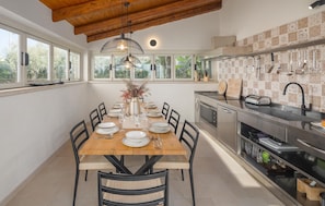 Fridge, microwave, oven, dishwasher - Nice home in Porec with sauna (Porec)