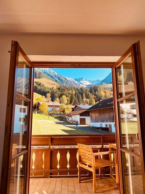 Interior - Family-friendly vacation apartment for mountain lovers with panoramic views. (Oberstdorf)
