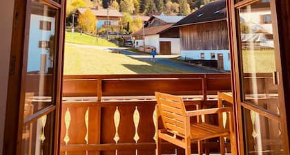 Family-friendly vacation apartment for mountain lovers with panoramic views.