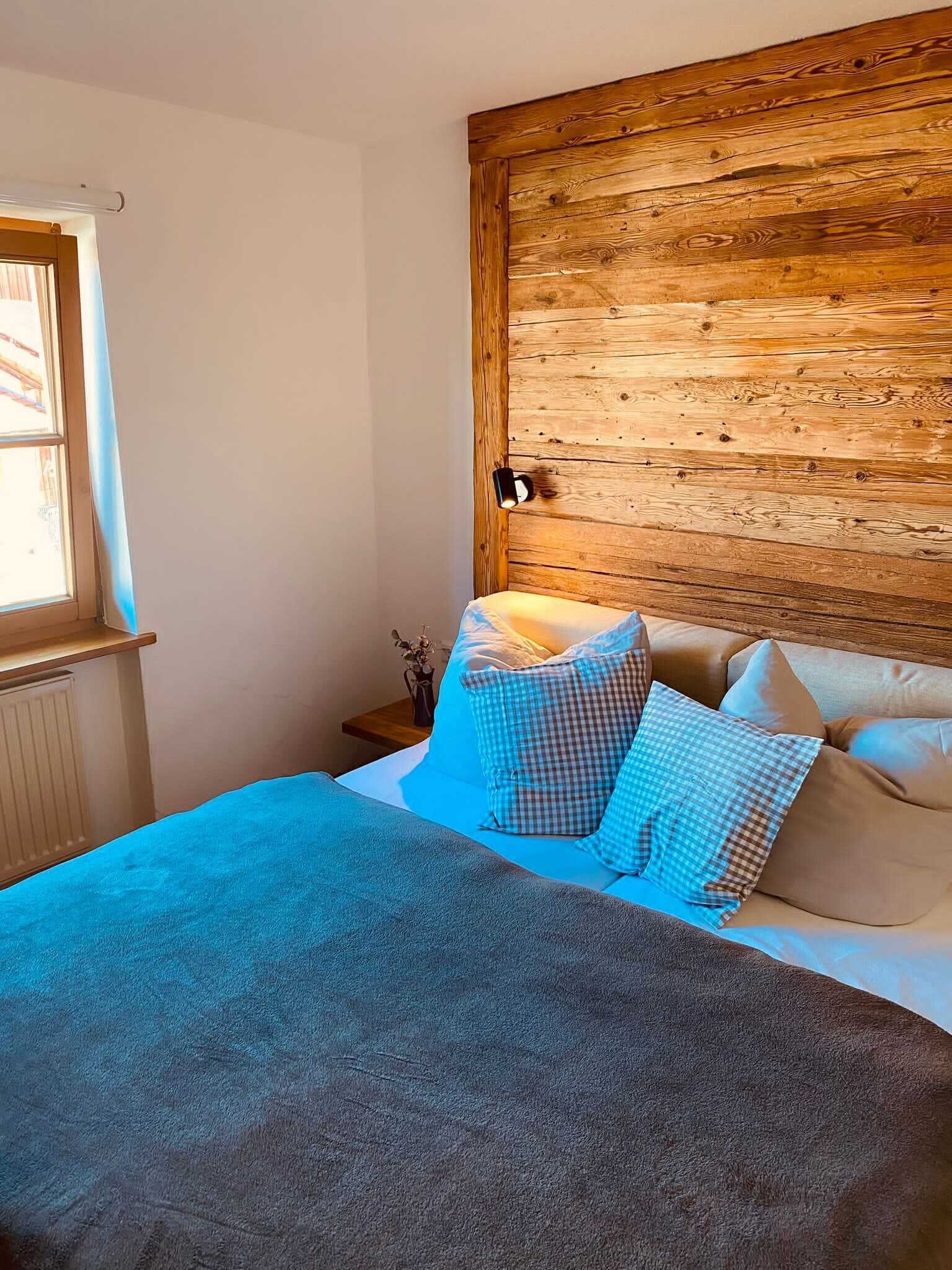 2 bedrooms, travel crib, free WiFi, bed sheets