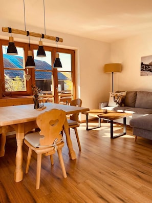 Smart TV - Family-friendly vacation apartment for mountain lovers with panoramic views. (Oberstdorf)