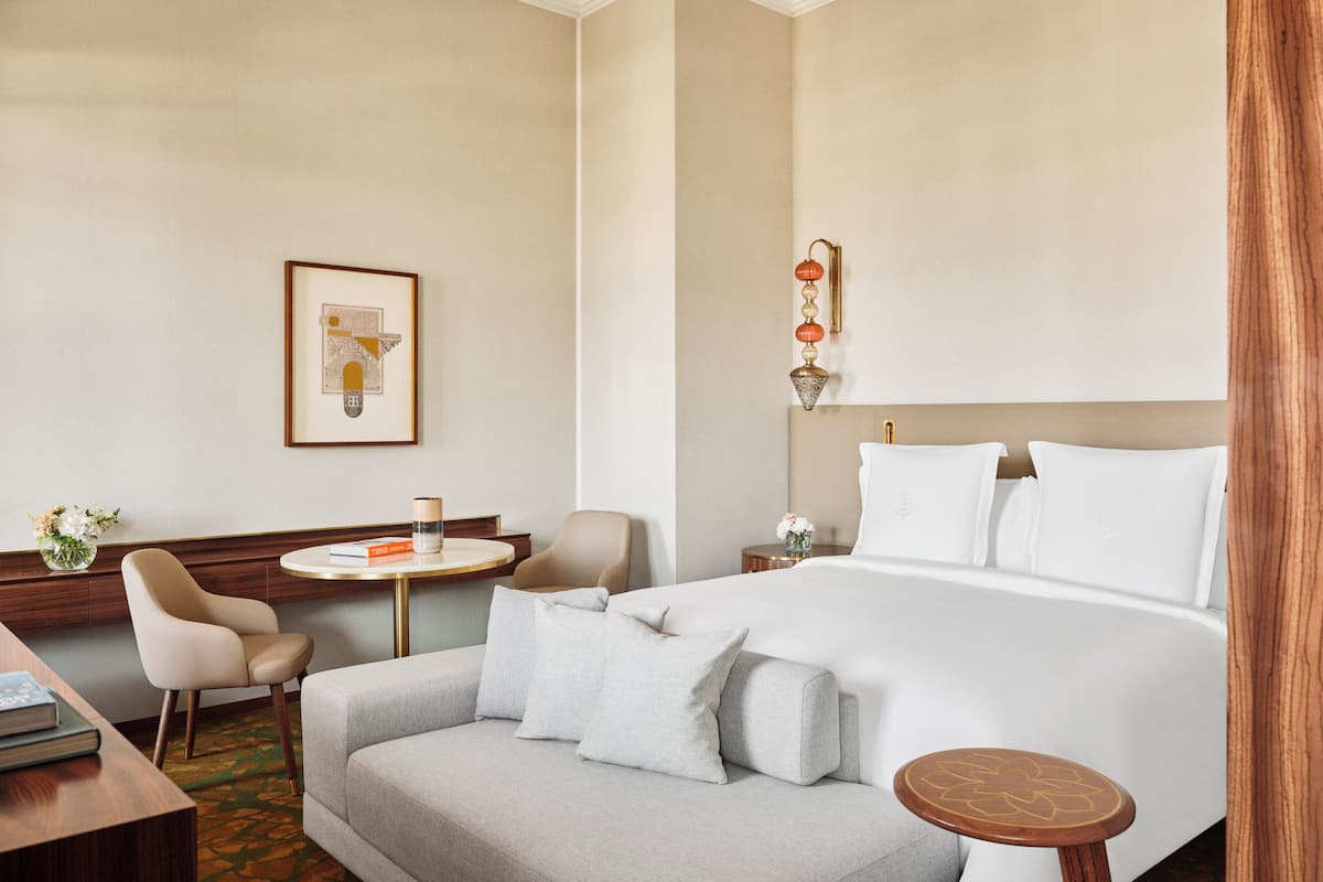 Egyptian cotton sheets, premium bedding, pillowtop beds, minibar