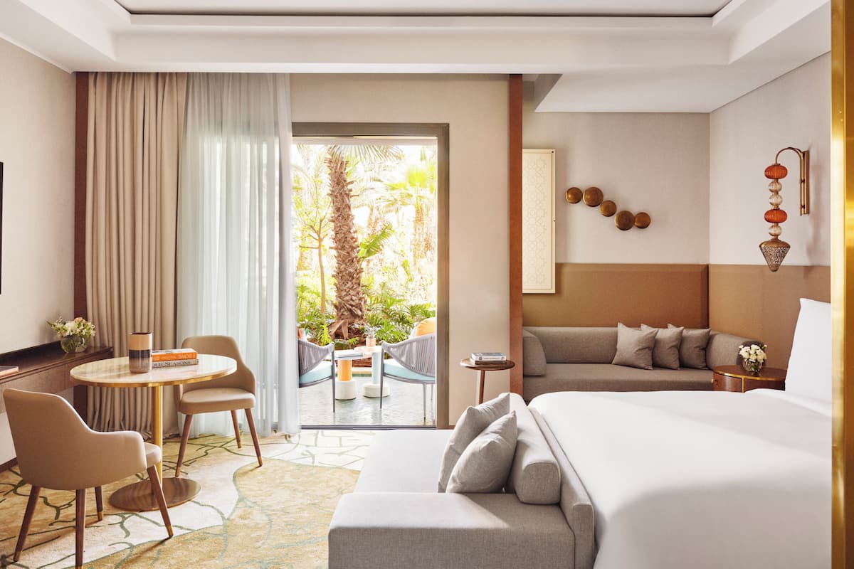 Egyptian cotton sheets, premium bedding, pillowtop beds, minibar