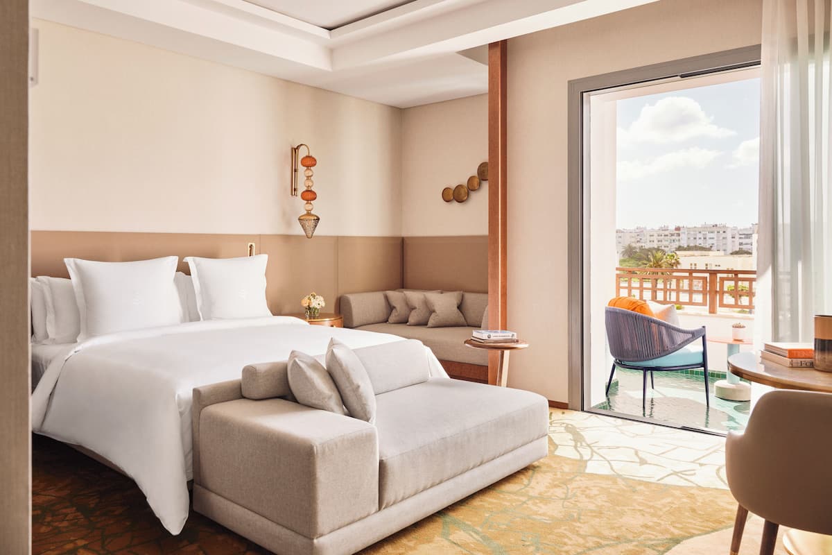 Superior Room (King) | Egyptian cotton sheets, premium bedding, pillowtop beds, minibar