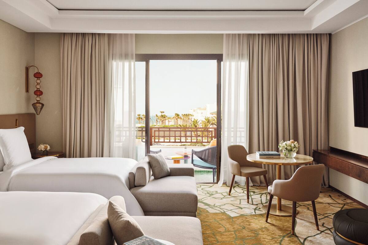 Egyptian cotton sheets, premium bedding, pillowtop beds, minibar