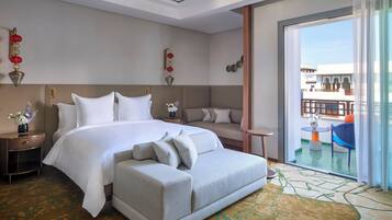 Deluxe Room (King) | Egyptian cotton sheets, premium bedding, pillowtop beds, minibar