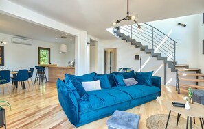 Télévision, table de tennis de table